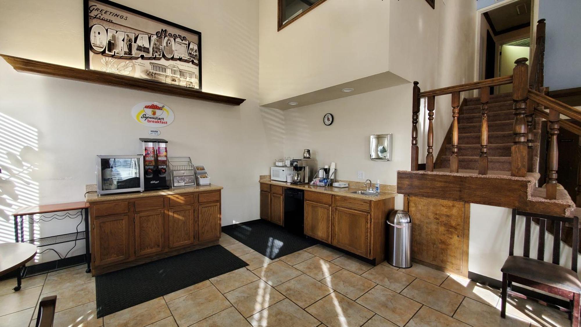 Super 8 By Wyndham City Of Moore Esterno foto
